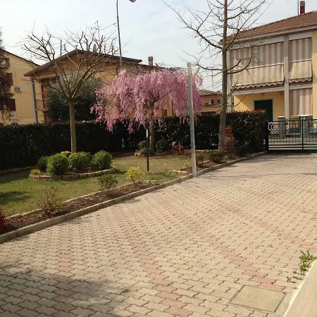 شقة A Casa Di Lory *